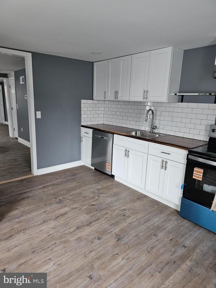 50 Old Lancaster Rd - Photo 2 of 20