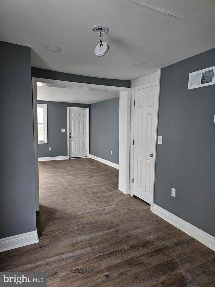 50 Old Lancaster Rd - Photo 4 of 20