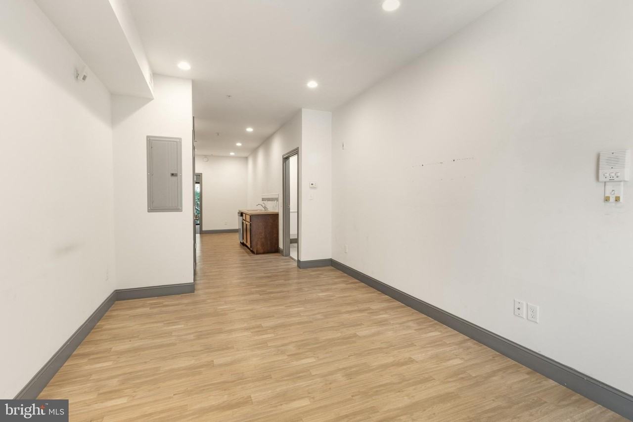 812 N 15th St #1S - Photo 3 of 21
