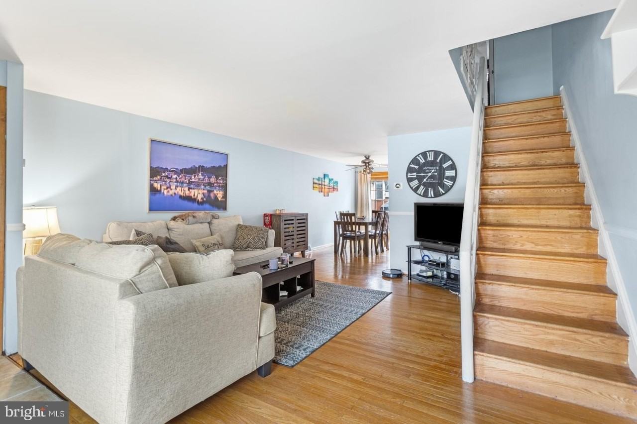 5432 Vicaris St - Photo 3 of 30