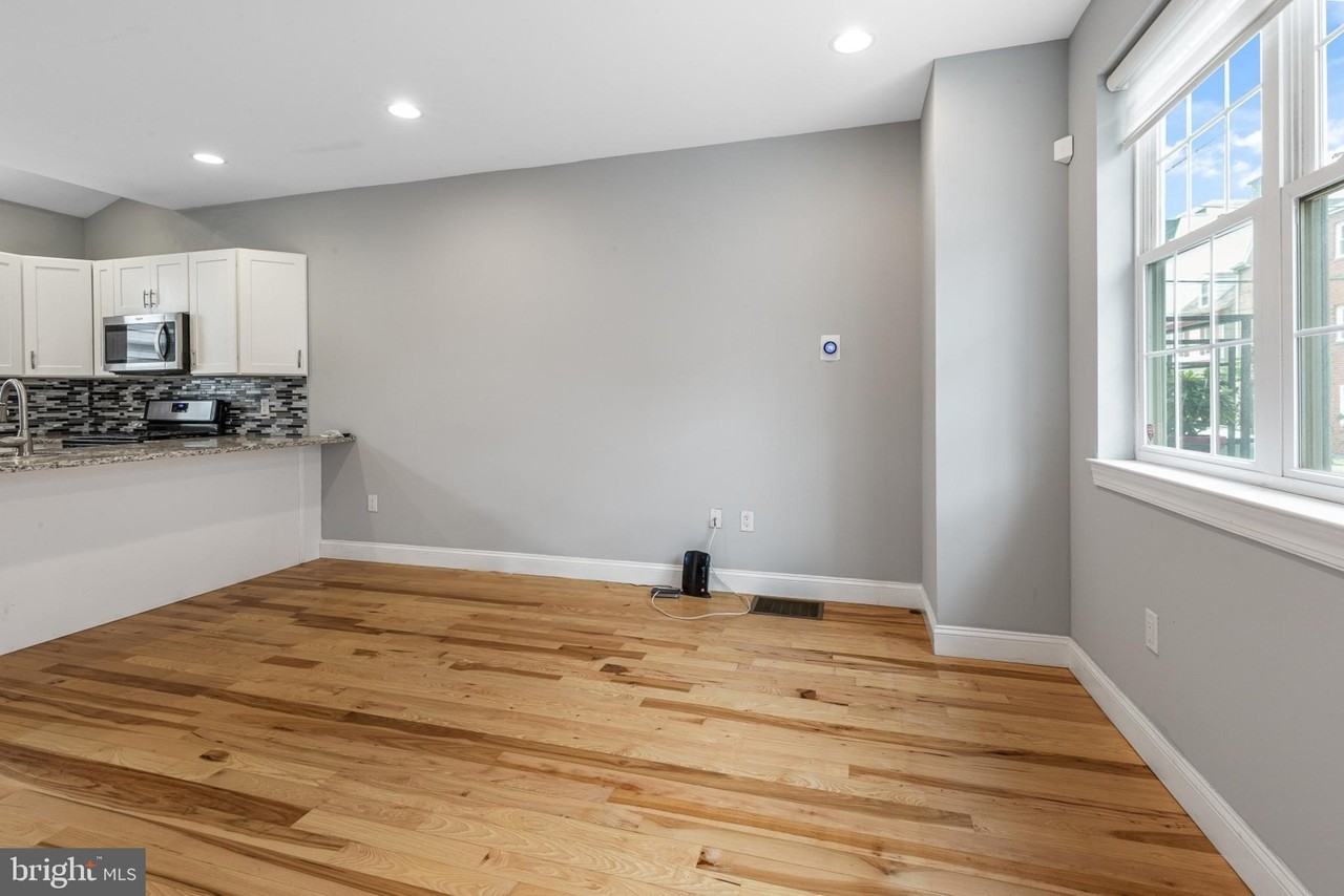 724 E Thompson St - Photo 4 of 32