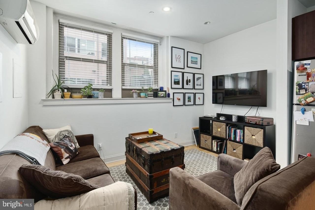 427 Monroe St #104 - Photo 3 of 12