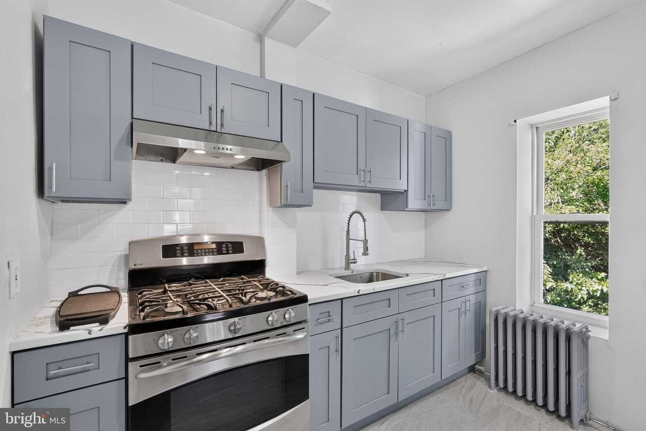 45 E Pastorius St #A - Photo 3 of 10