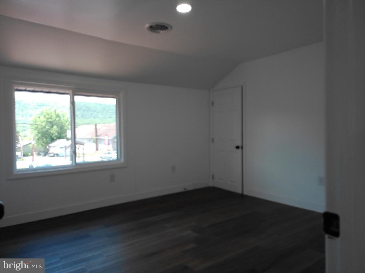 640 E Chestnut St #1 - Photo 4 of 18