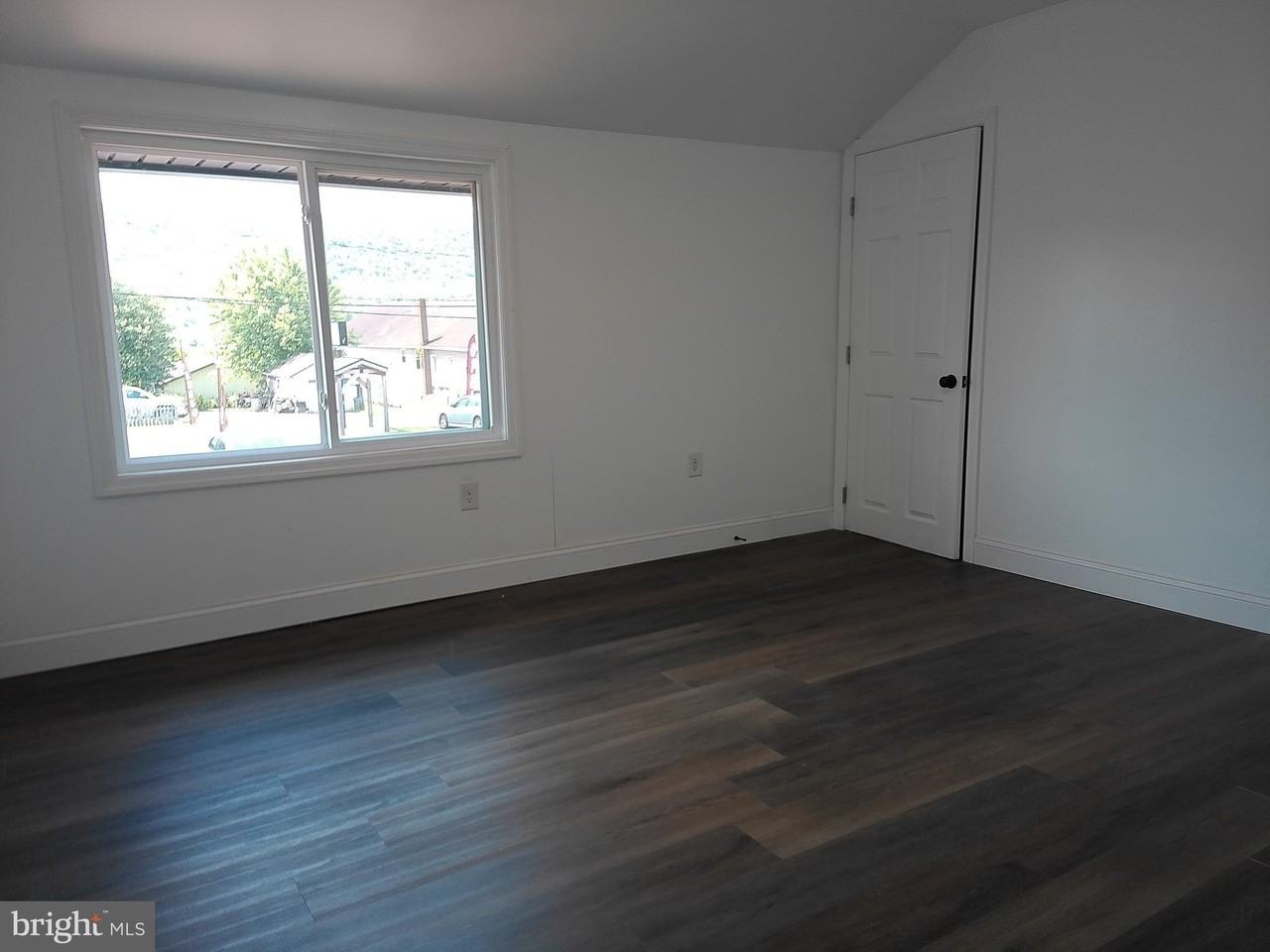 640 E Chestnut St #1 - Photo 5 of 18