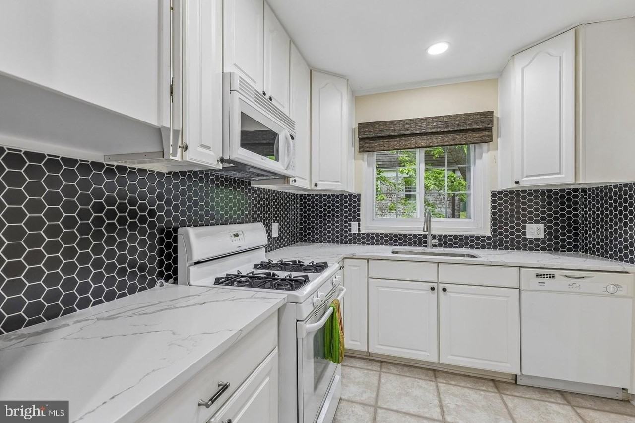1024 Valley Dr - Photo 3 of 29