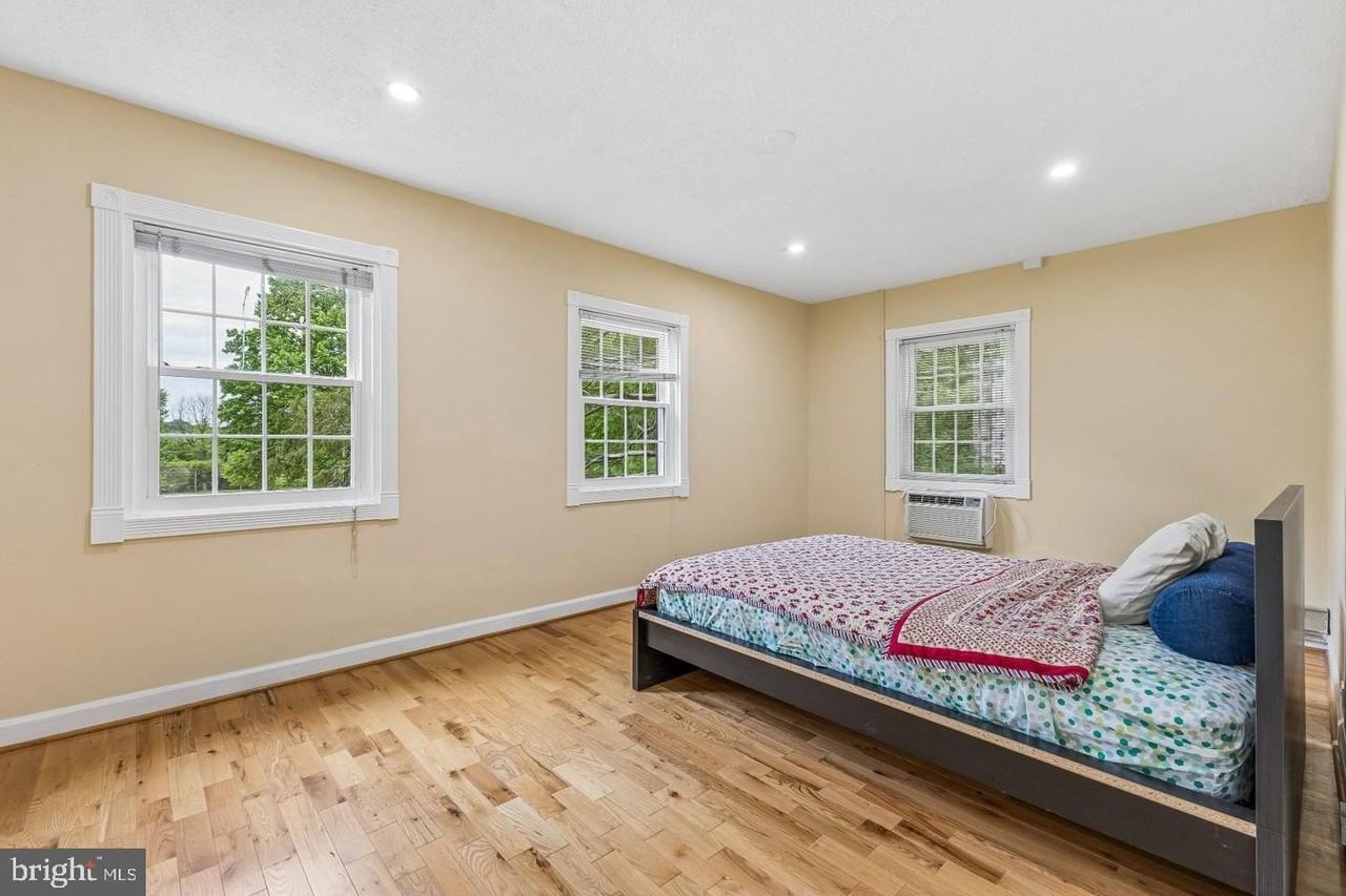 1024 Valley Dr - Photo 4 of 29