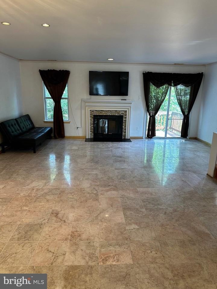 4002 Summer Hollow Ct #155A - Photo 3 of 50