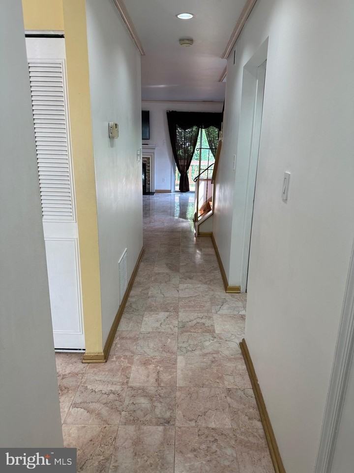 4002 Summer Hollow Ct #155A - Photo 5 of 50