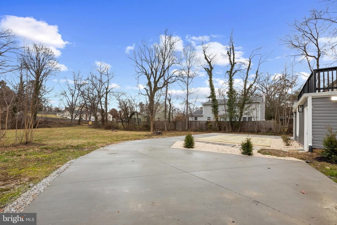 3284 Annandale Rd - Photo 3 of 42