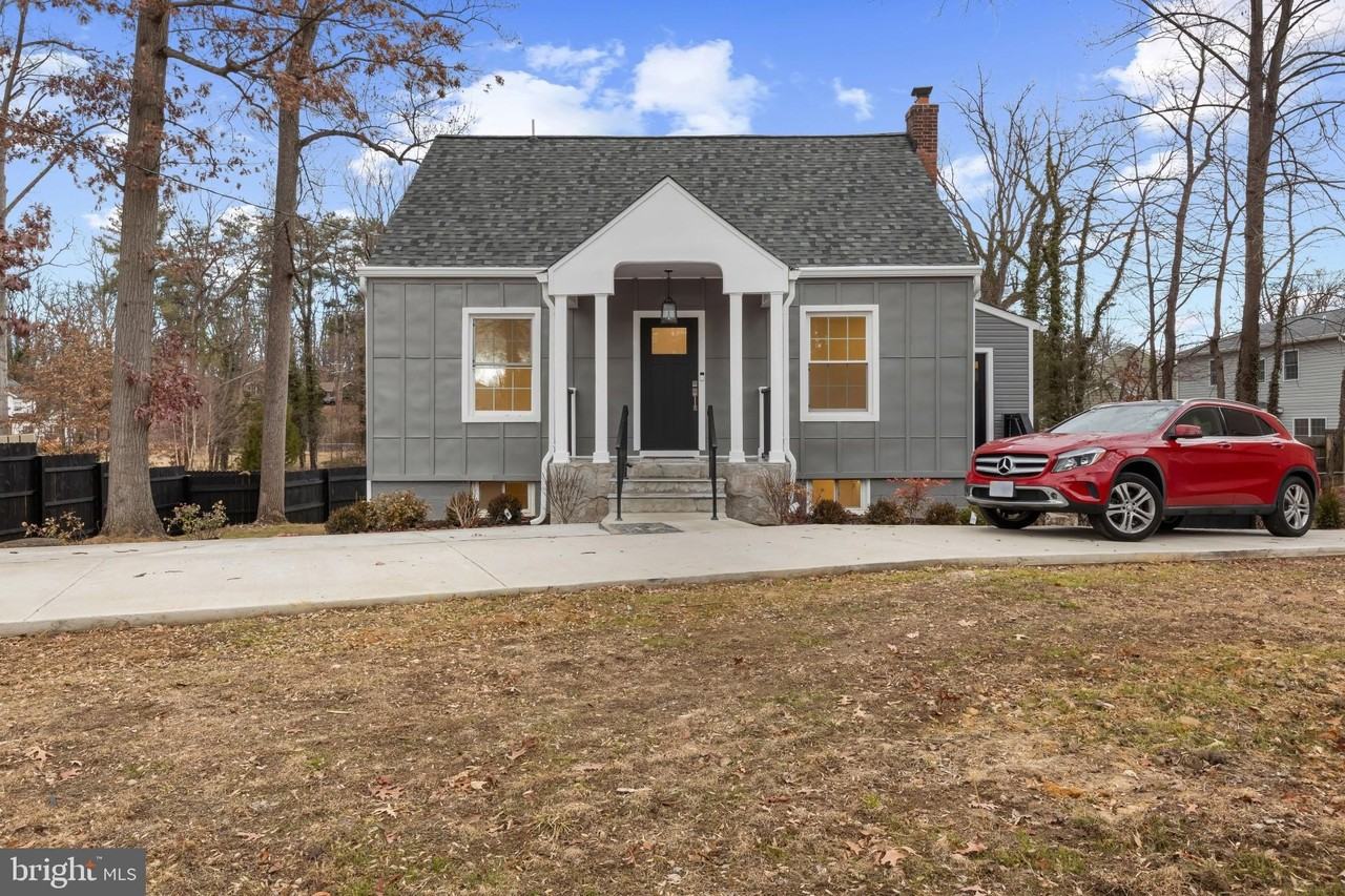 3284 Annandale Rd - Photo 5 of 42