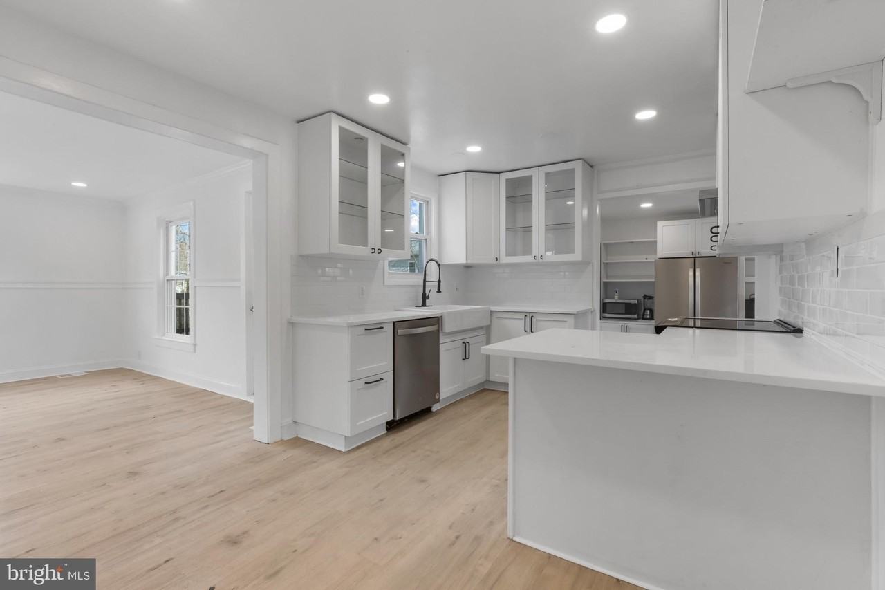 3284 Annandale Rd - Photo 7 of 42