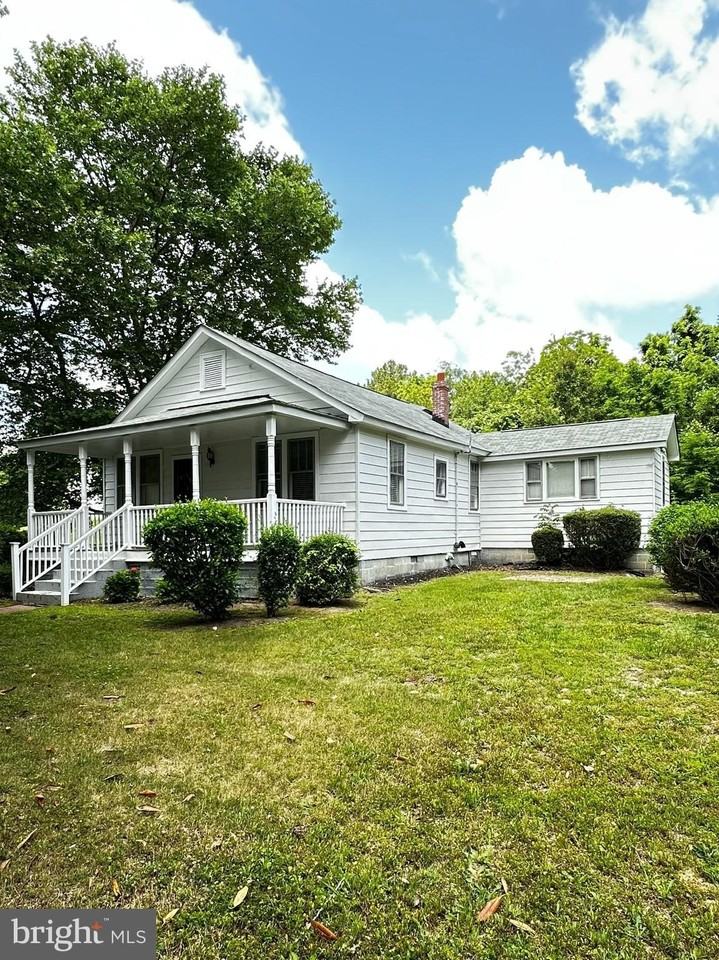 11181 Dahlgren Rd - Photo 2 of 16