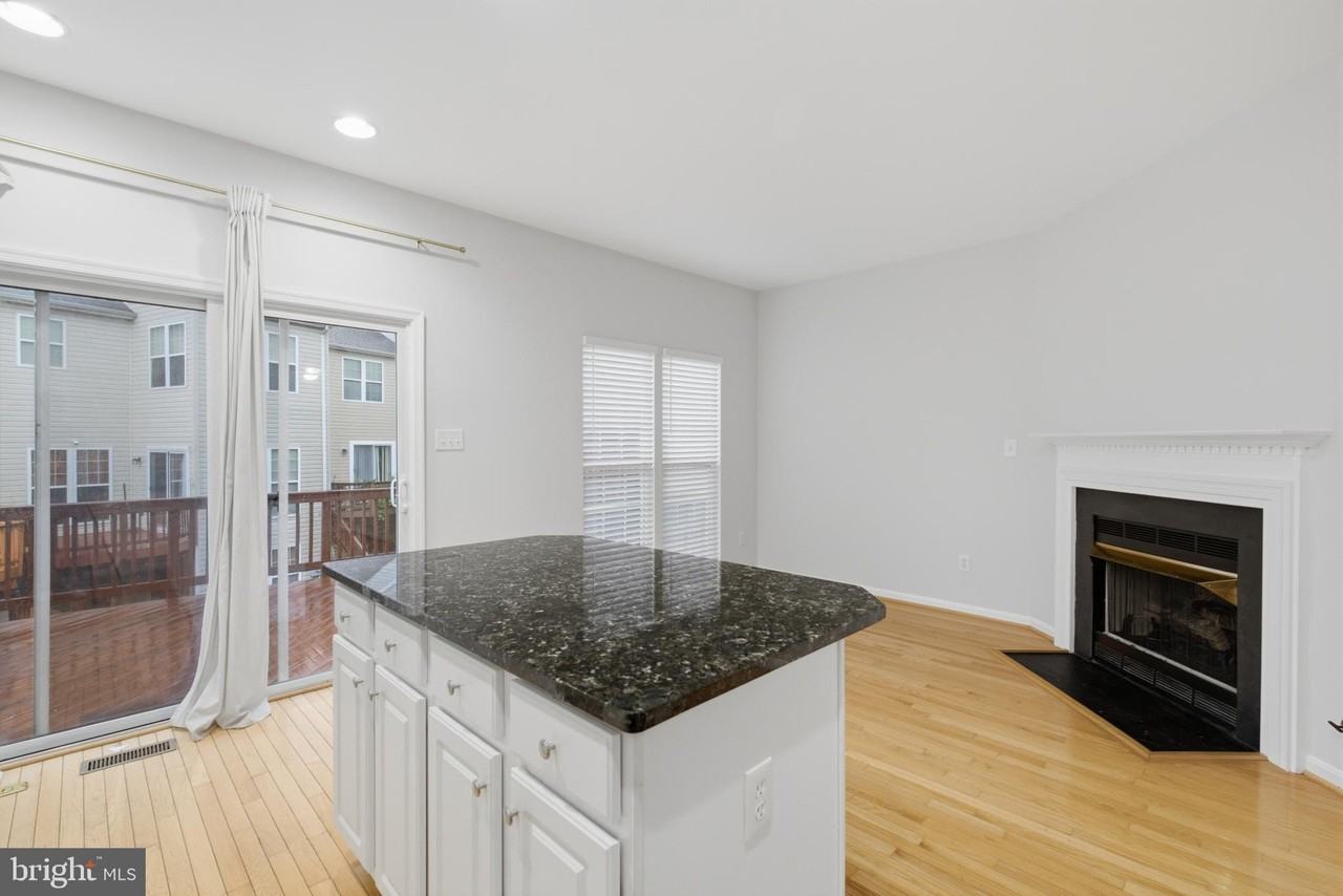 45570 Trestle Ter - Photo 3 of 36