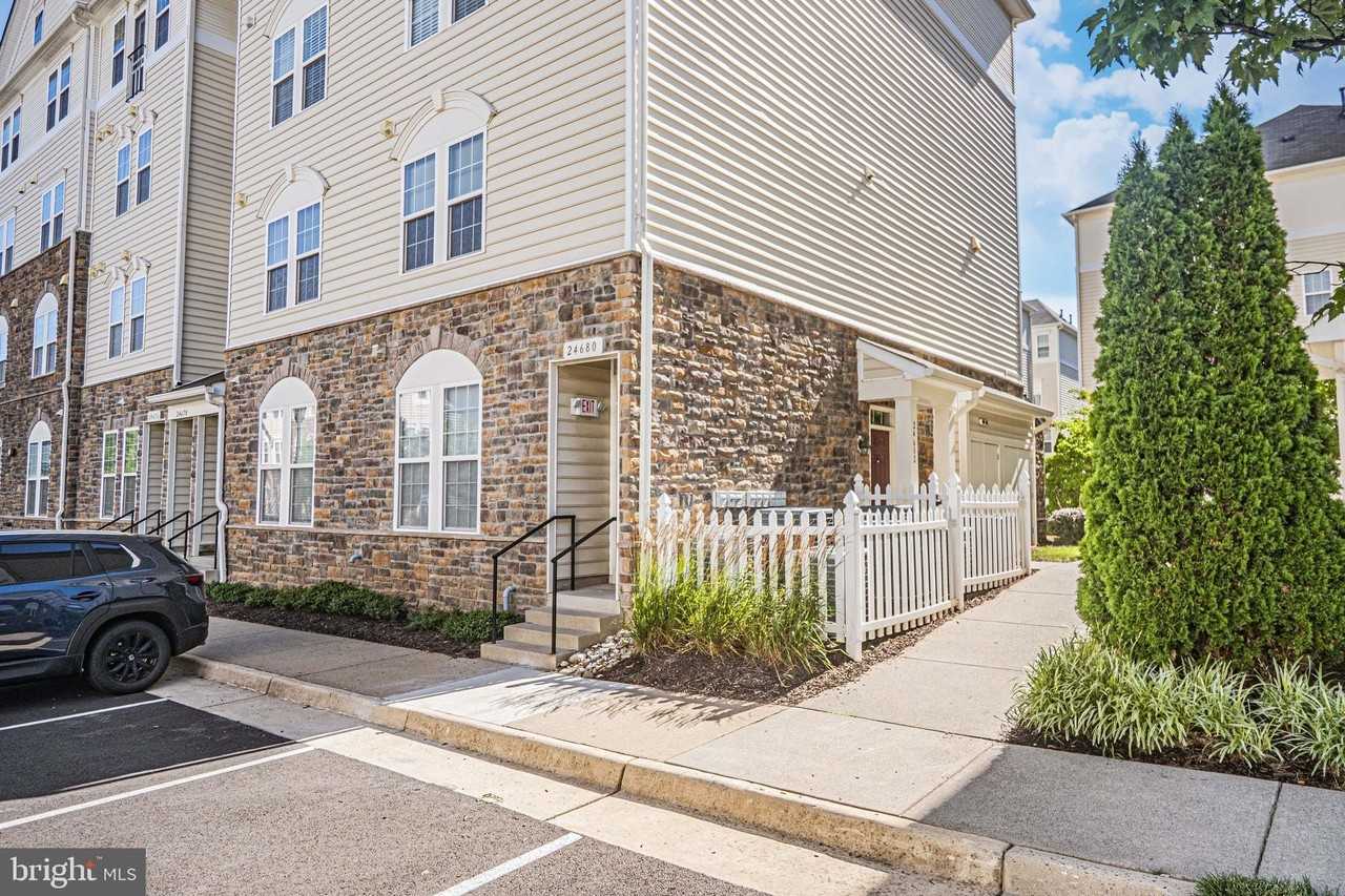 24680 Byrne Meadow Sq - Photo 2 of 30