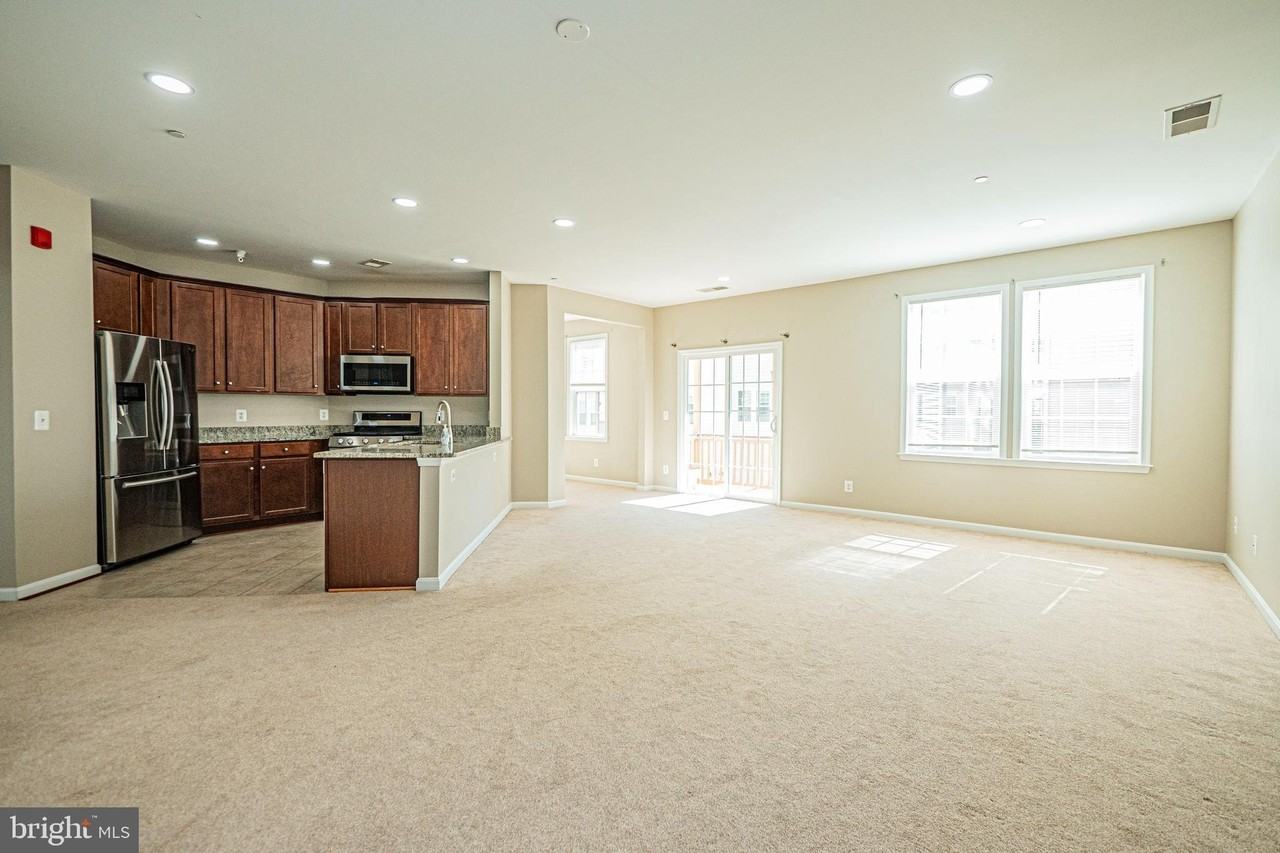 24680 Byrne Meadow Sq - Photo 5 of 30