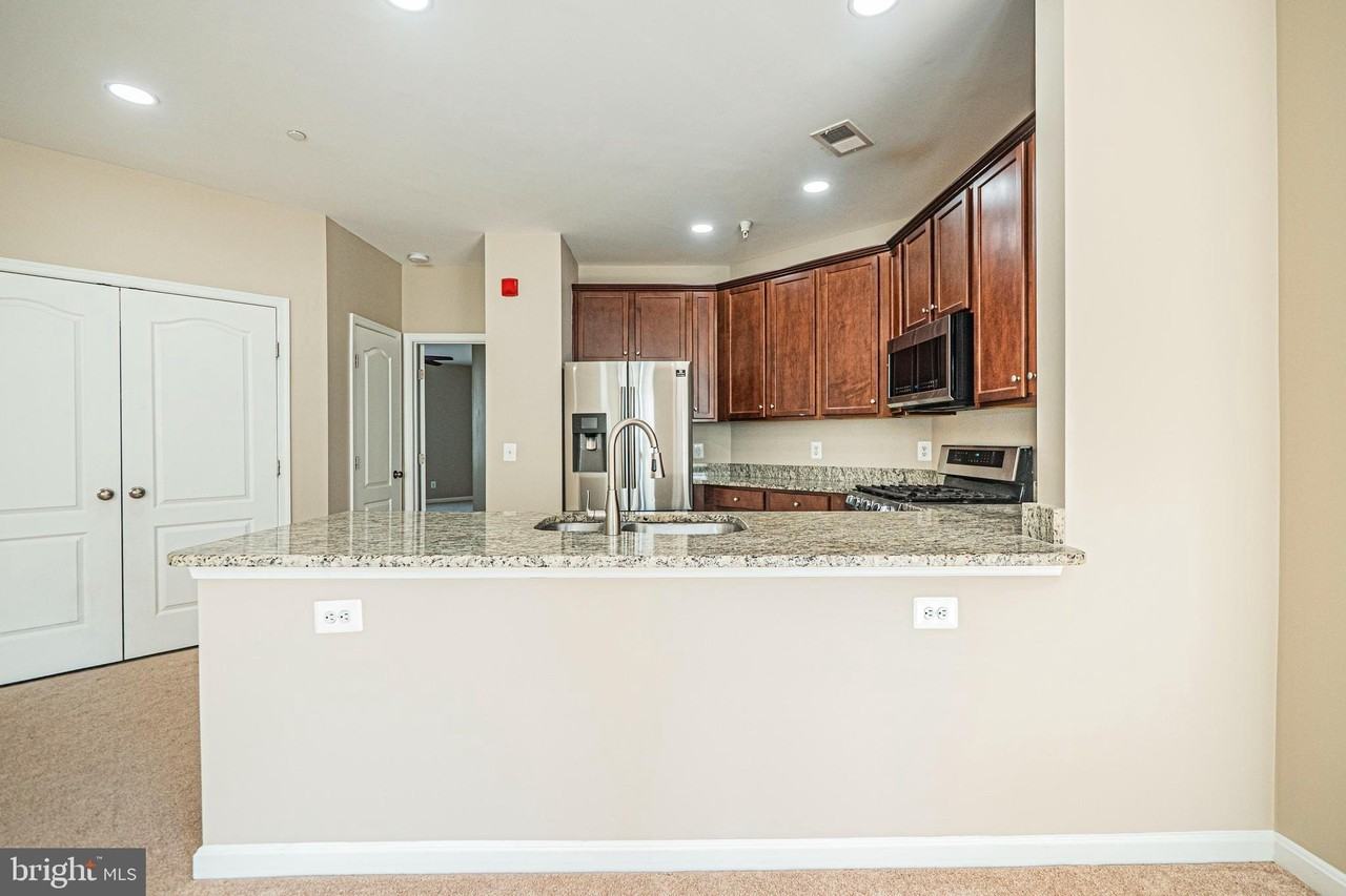 24680 Byrne Meadow Sq - Photo 6 of 30