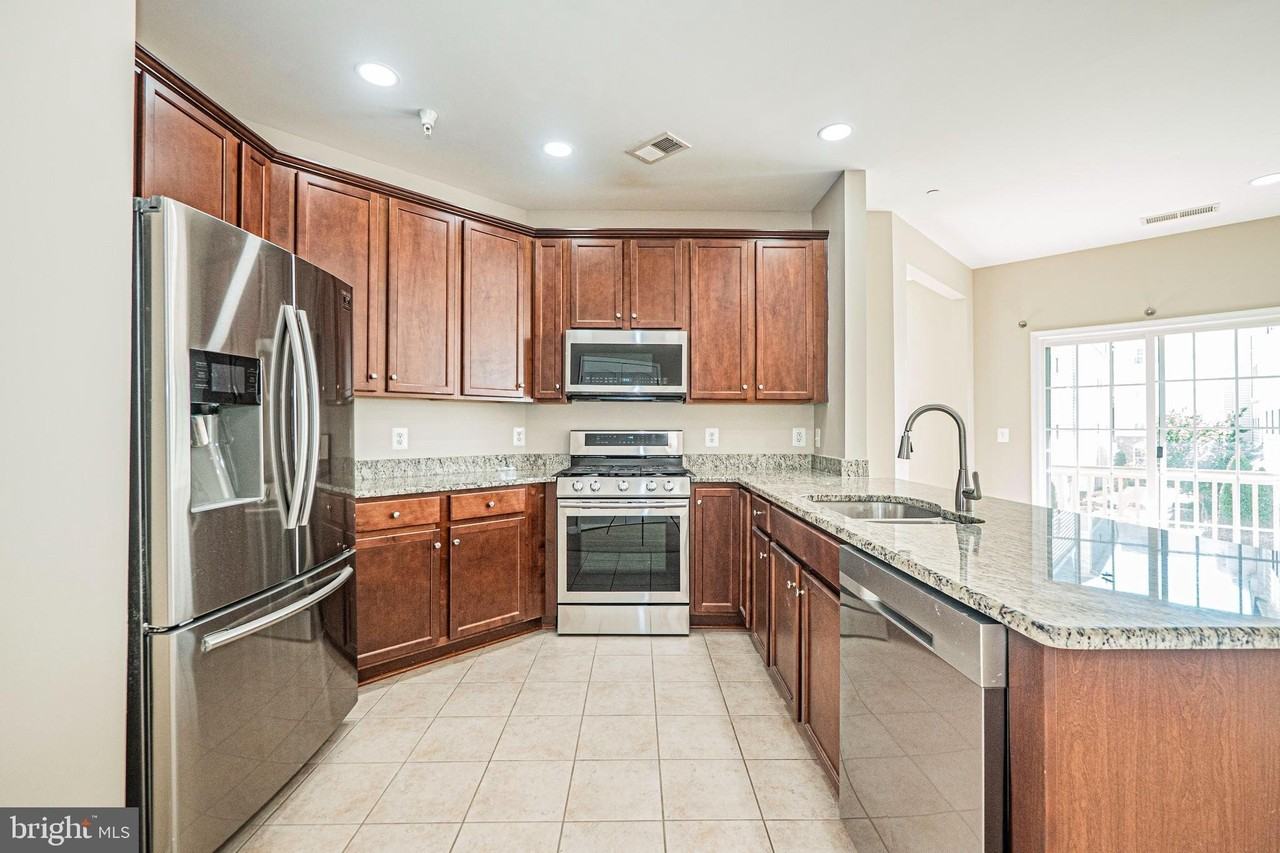 24680 Byrne Meadow Sq - Photo 7 of 30