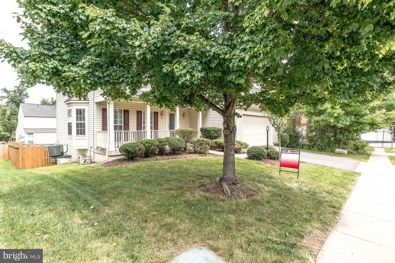8004 Towering Oak Way - Photo 3 of 47