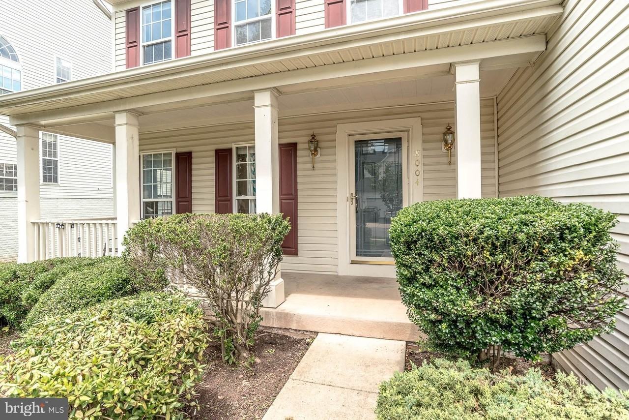 8004 Towering Oak Way - Photo 4 of 47