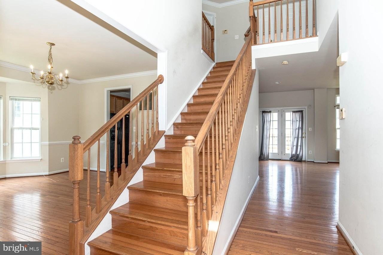 8004 Towering Oak Way - Photo 5 of 47