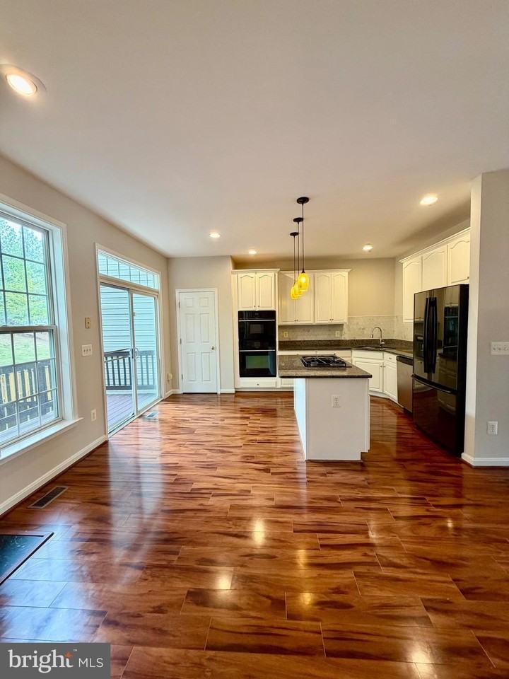 15519 Exmore Ct - Photo 2 of 29