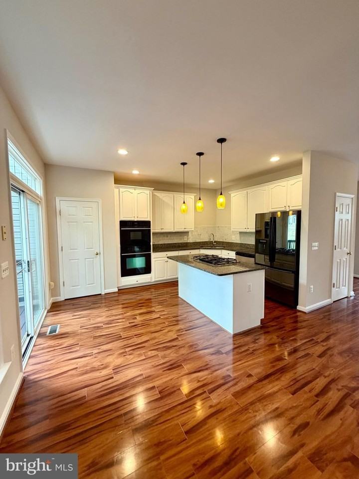 15519 Exmore Ct - Photo 3 of 29