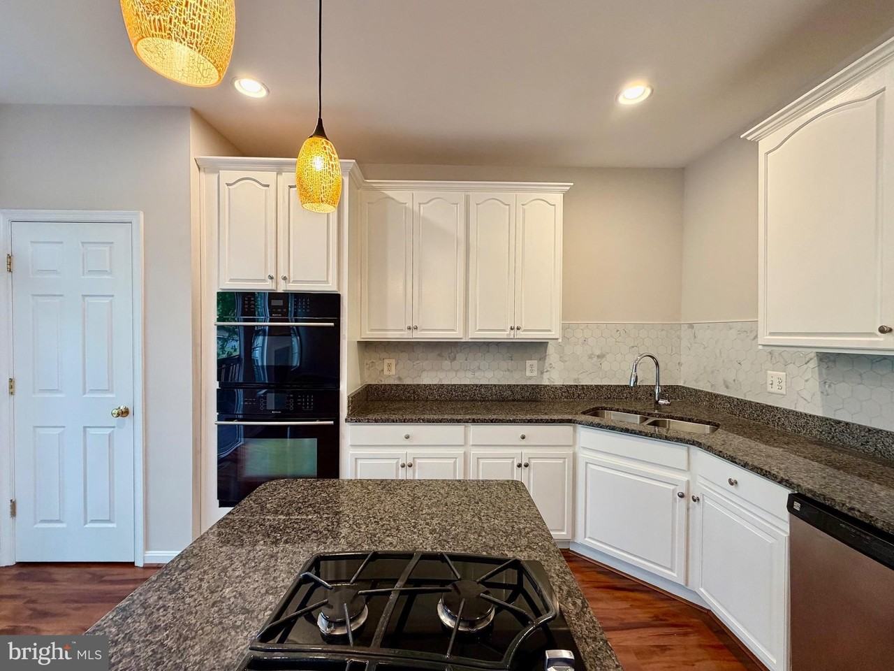15519 Exmore Ct - Photo 4 of 29