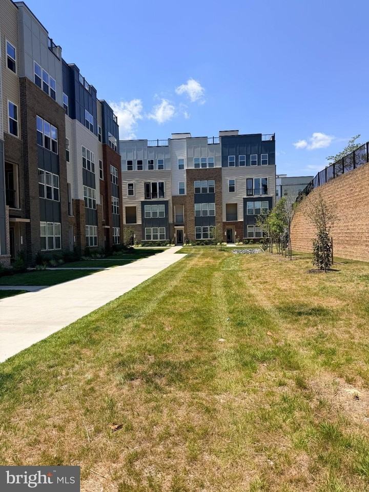 2548 Neabsco Common Pl - Photo 3 of 48