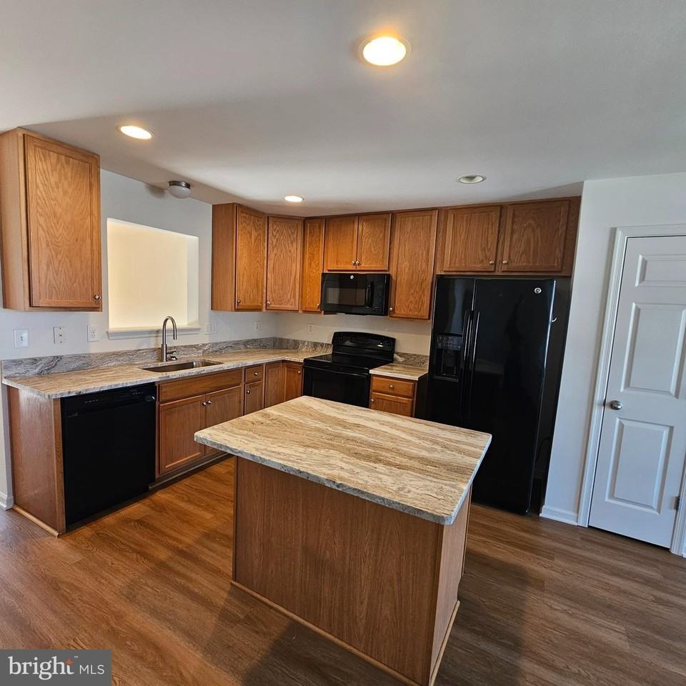 252 Rumbling Rock Rd - Photo 7 of 22