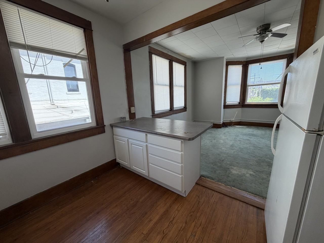 112 W Jackson St #1 - Photo 2 of 9