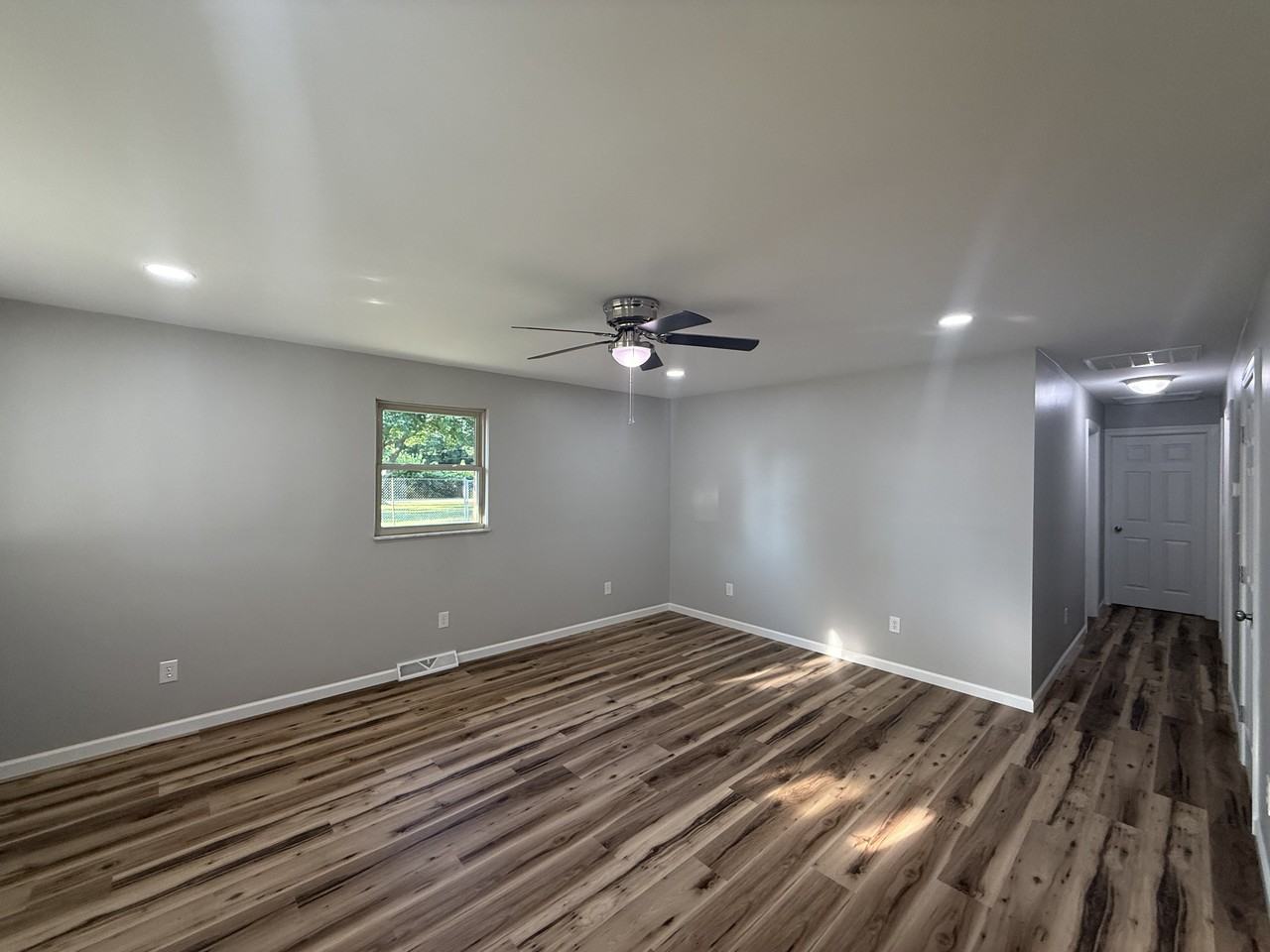 519 Prince Albert Blvd - Photo 3 of 11