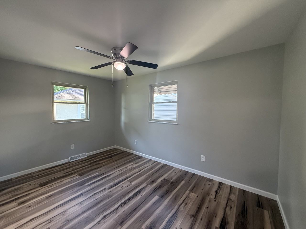 519 Prince Albert Blvd - Photo 6 of 11