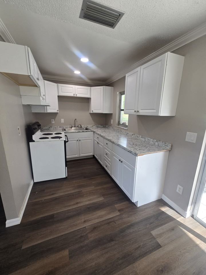12470 Prescott St - Photo 3 of 13