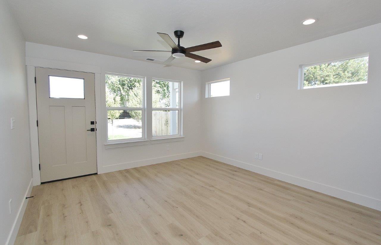 1115 S Commercial Ave #1 - Photo 3 of 30