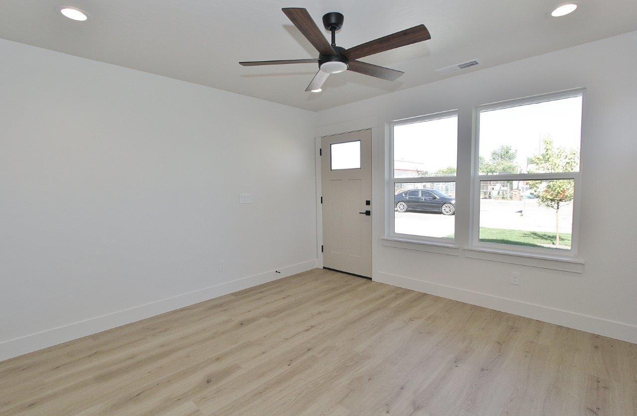 1115 S Commercial Ave #1 - Photo 4 of 30