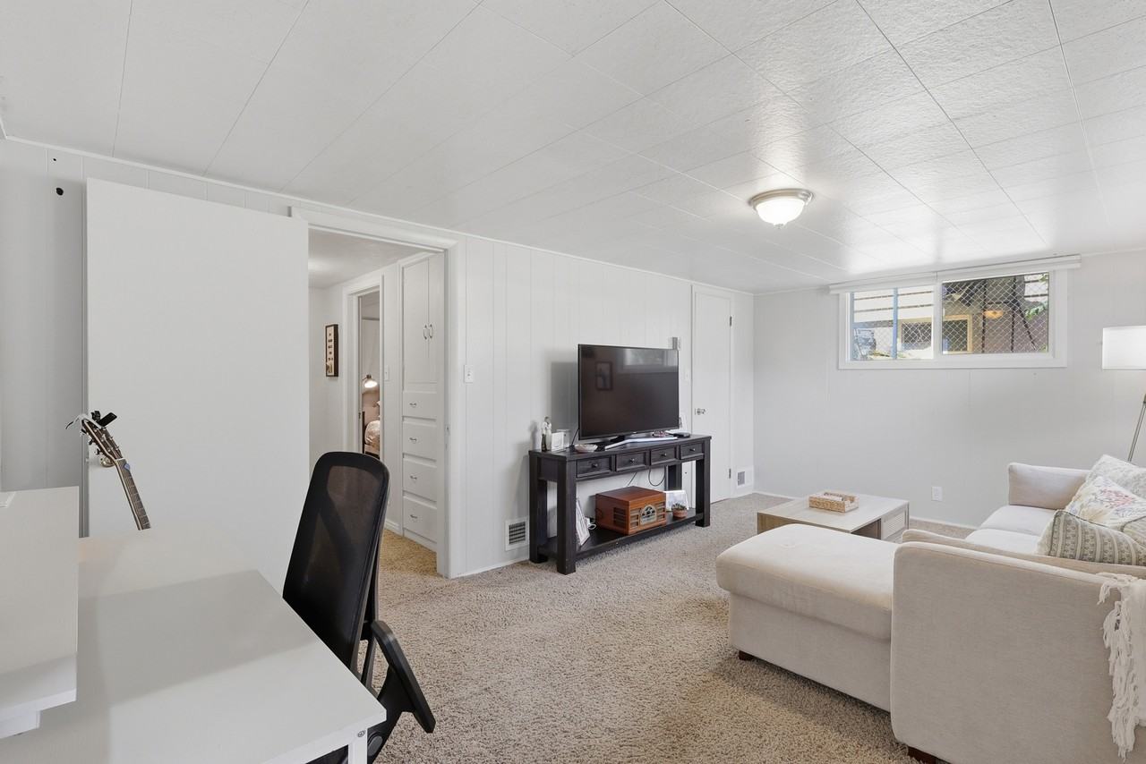 83 Nw St - Photo 5 of 12