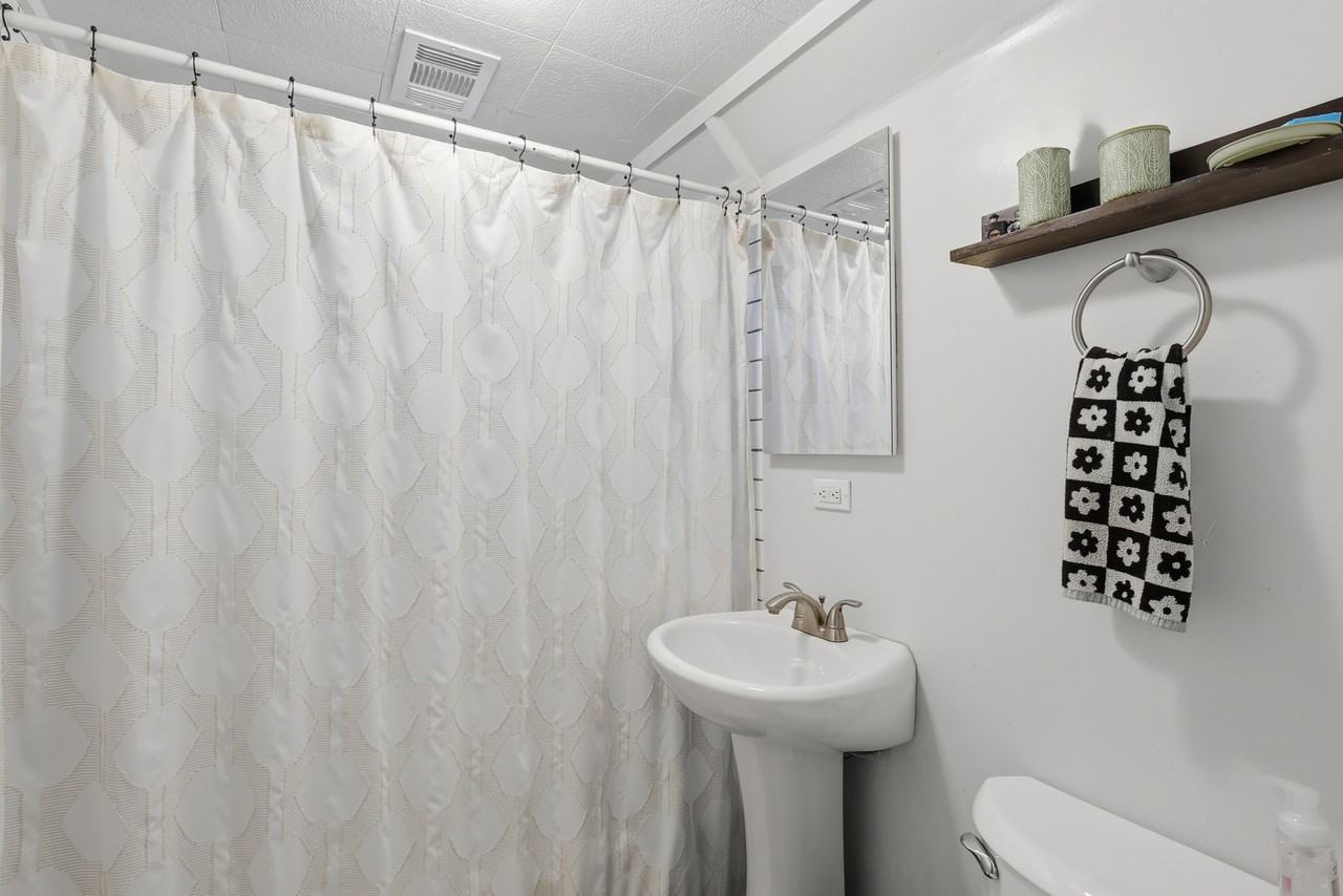 83 Nw St - Photo 7 of 12