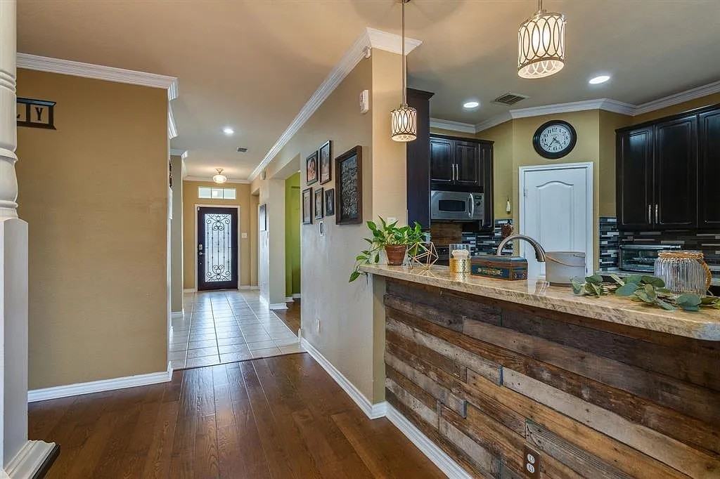 1112 Manassas Dr - Photo 2 of 28