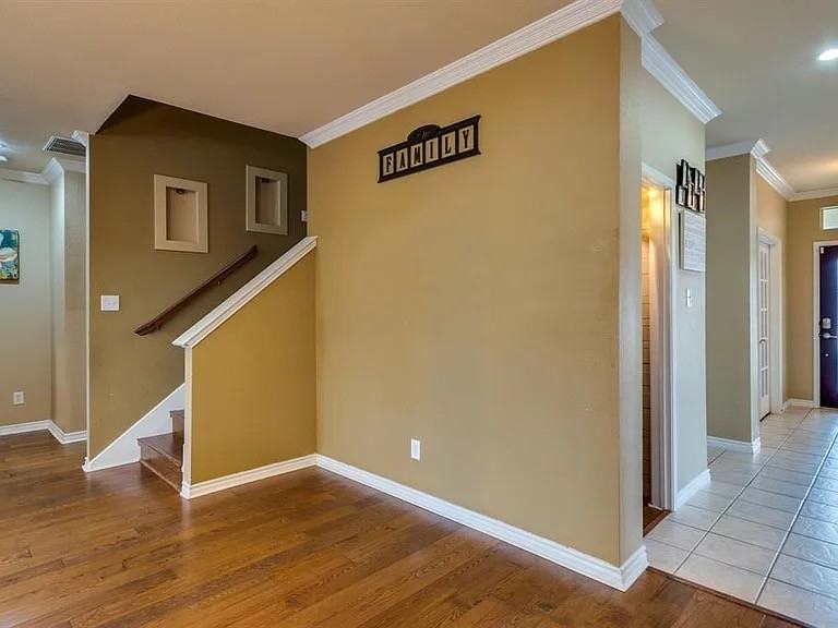 1112 Manassas Dr - Photo 3 of 28