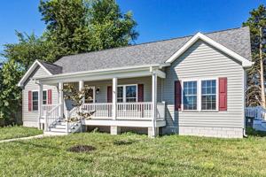 featured image of 582 Railroad Ave