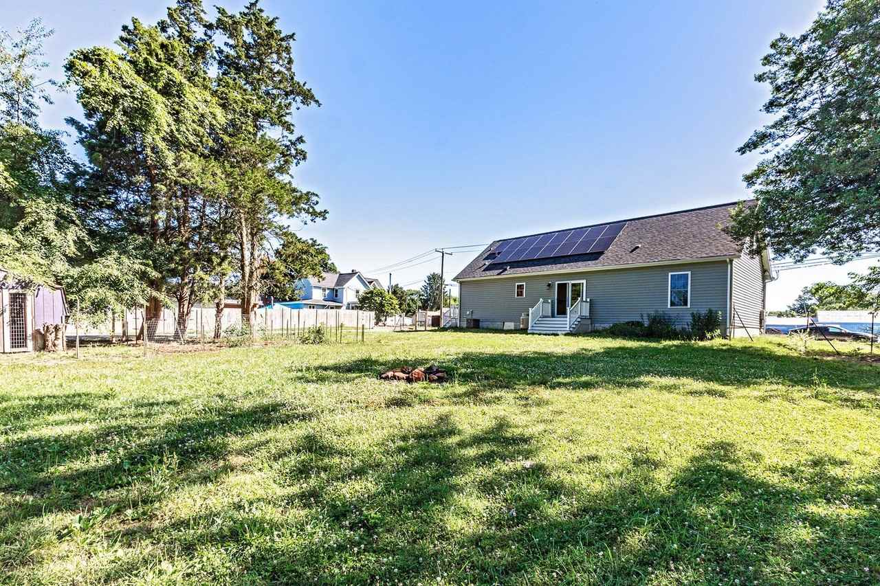 582 Railroad Ave - Photo 2 of 14