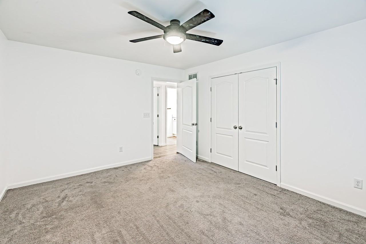 582 Railroad Ave - Photo 7 of 14
