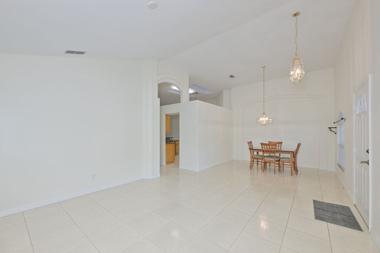 1147 Timber Trace Dr - Photo 5 of 50