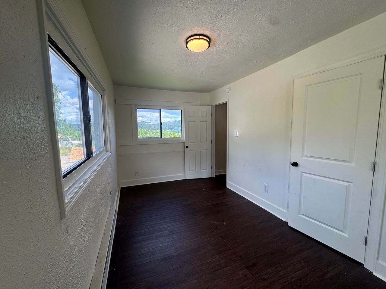 922 Oak St - Photo 4 of 16