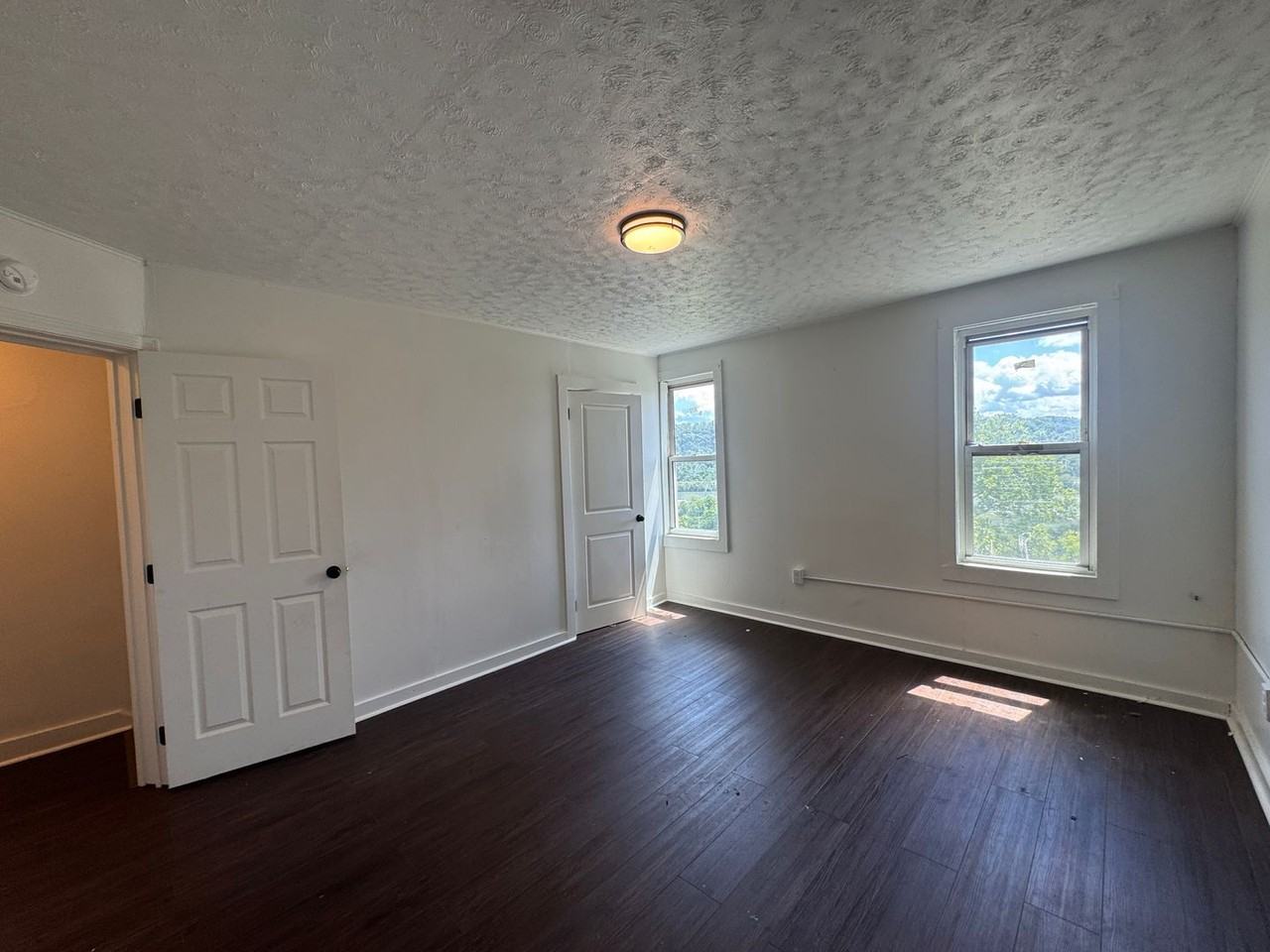 922 Oak St - Photo 7 of 16