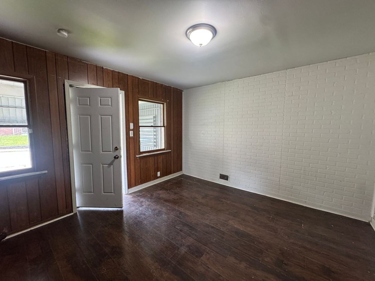 1007 Wool St - Photo 2 of 11