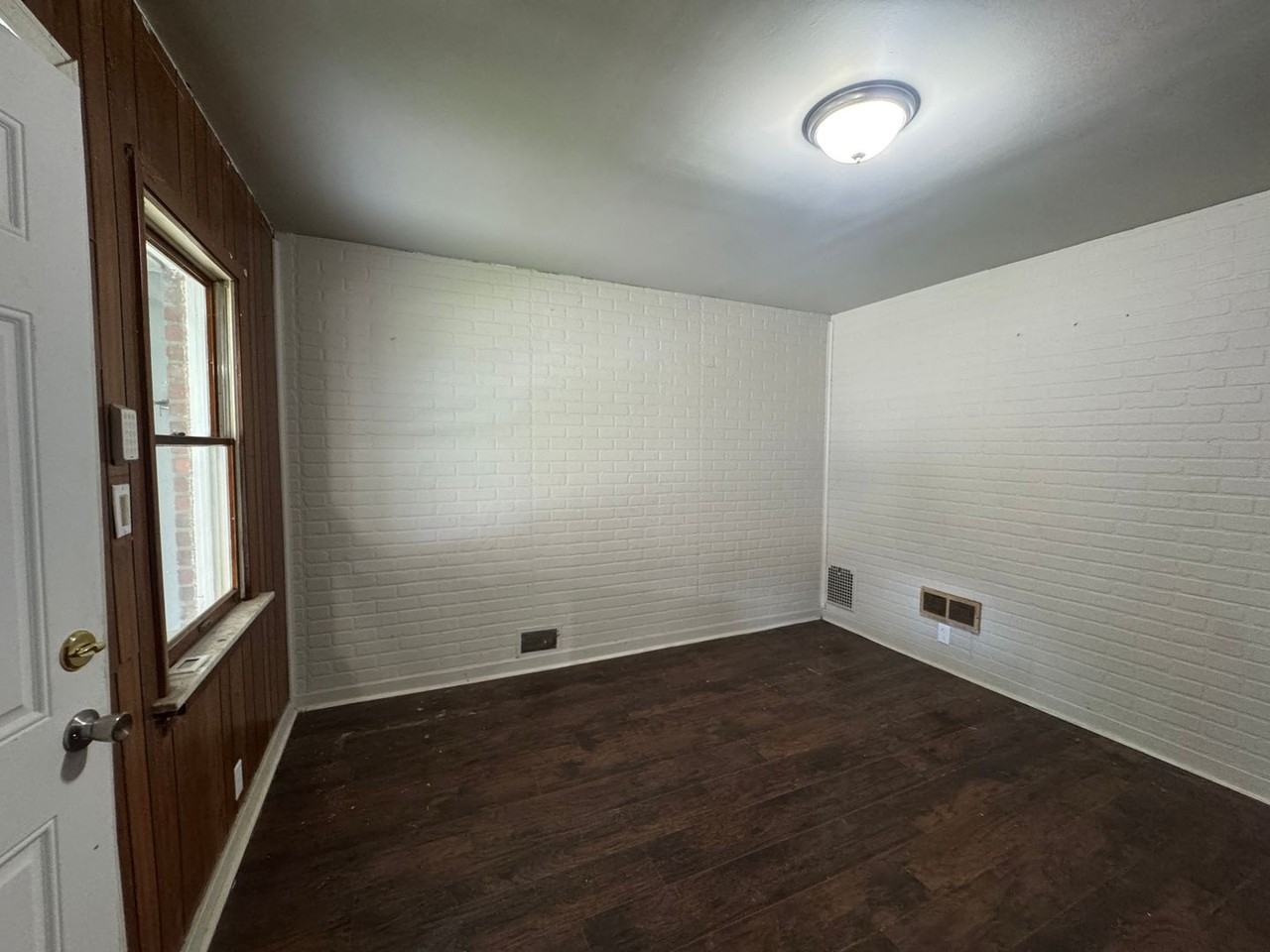 1007 Wool St - Photo 3 of 11