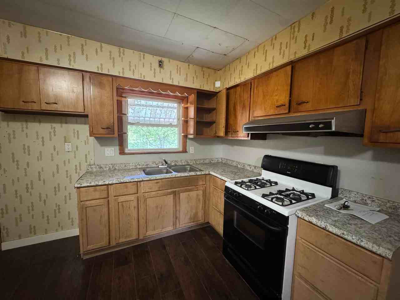 1007 Wool St - Photo 4 of 11