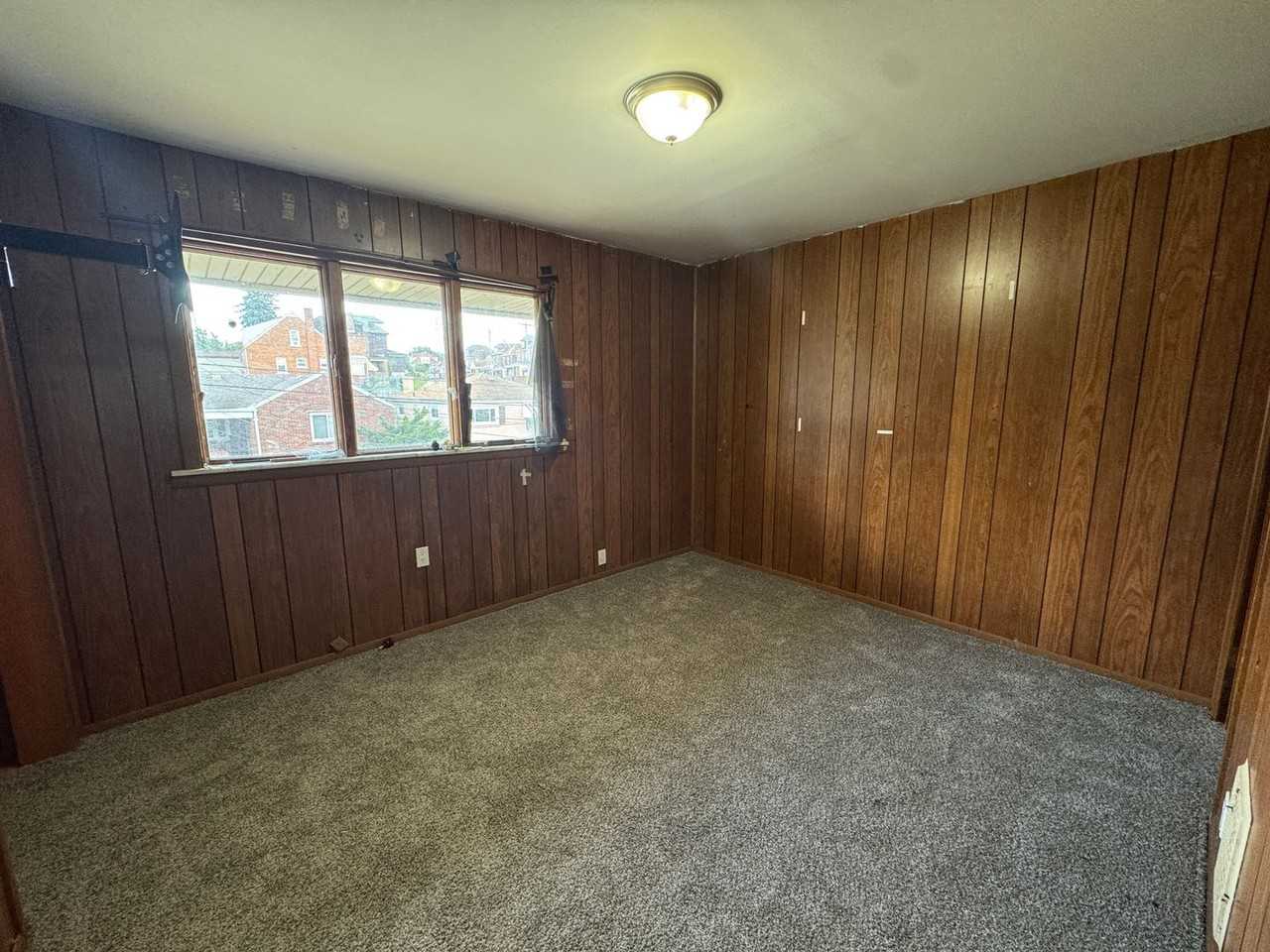 1007 Wool St - Photo 7 of 11